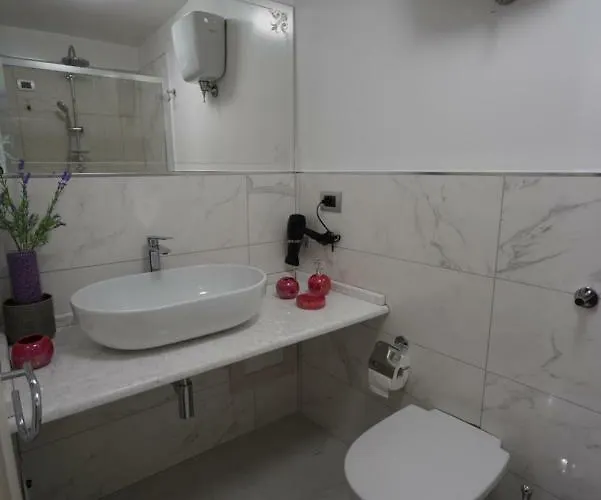 לינה וארוחת בוקר Residenza Vecchi Tempi ויבו ולנטיה